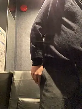 Snapshot of waka3232 chatting on 10/28/25, 11:36 waka3232 online show from 10/28/25, 11:36