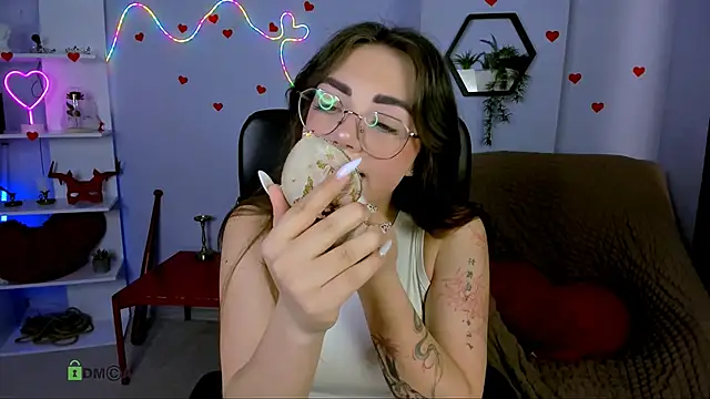 kiki swan online show from 05/04/26, 05:47