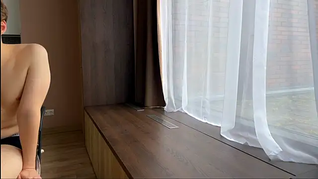 Snapshot of Aurora_5 chatting on 10/28/25, 07:56 Aurora 5 online show from 10/28/25, 07:56