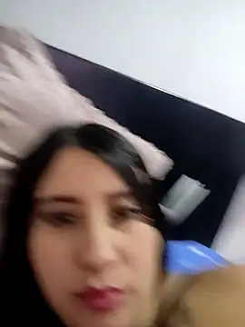 Snapshot of mialorents chatting on 09/28/25, 10:37 mialorents online show from 09/28/25, 10:37