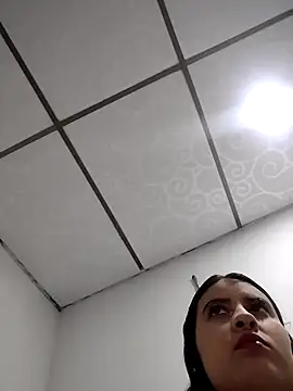 Snapshot of mialorents chatting on 10/01/25, 07:53 mialorents online show from 10/01/25, 07:53