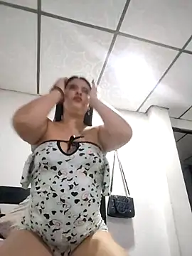 Snapshot of mialorents chatting on 10/07/25, 11:02 mialorents online show from 10/07/25, 11:02