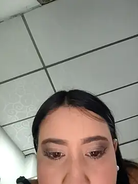 Snapshot of mialorents chatting on 10/10/25, 06:29 mialorents online show from 10/10/25, 06:29