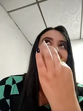 Snapshot of mialorents chatting on 10/11/25, 09:13 mialorents online show from 10/11/25, 09:13