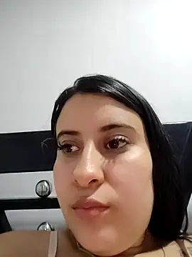 Snapshot of mialorents chatting on 10/12/25, 09:36 mialorents online show from 10/12/25, 09:36