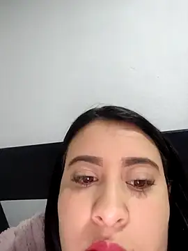 Snapshot of mialorents chatting on 10/15/25, 02:28 mialorents online show from 10/15/25, 02:28