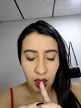 Snapshot of mialorents chatting on 10/16/25, 07:48 mialorents online show from 10/16/25, 07:48