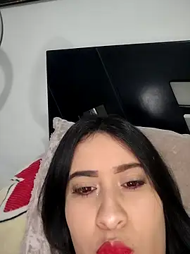 Snapshot of mialorents chatting on 10/17/25, 08:44 mialorents online show from 10/17/25, 08:44