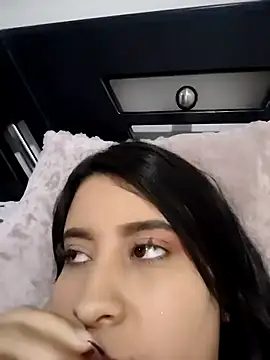 Snapshot of mialorents chatting on 10/18/25, 06:30 mialorents online show from 10/18/25, 06:30