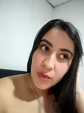 Snapshot of mialorents chatting on 10/19/25, 12:39 mialorents online show from 10/19/25, 12:39