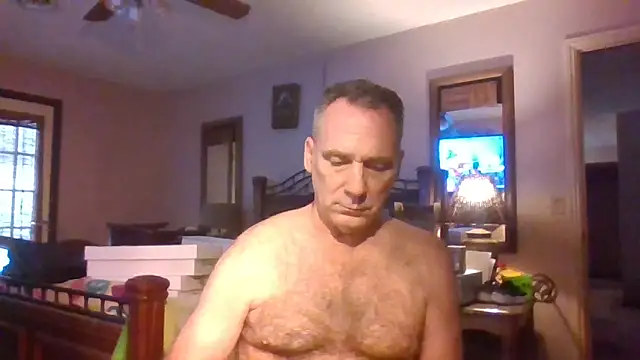 Snapshot of HunkofRock chatting on 10/28/25, 03:58 HunkofRock online show from 10/28/25, 03:58