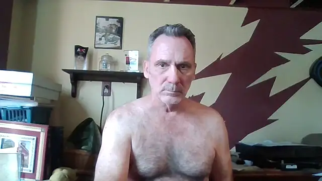 Snapshot of HunkofRock chatting on 11/05/25, 06:41 HunkofRock online show from 11/05/25, 06:41