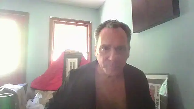 Snapshot of HunkofRock chatting on 05/02/26, 06:35 HunkofRock online show from 05/02/26, 06:35