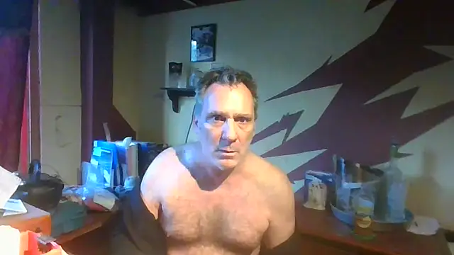 Snapshot of HunkofRock chatting on 05/05/26, 11:07 HunkofRock online show from 05/05/26, 11:07