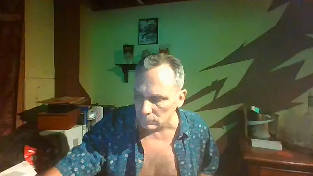 Snapshot of HunkofRock chatting on 07/01/26, 02:02 HunkofRock online show from 07/01/26, 02:02
