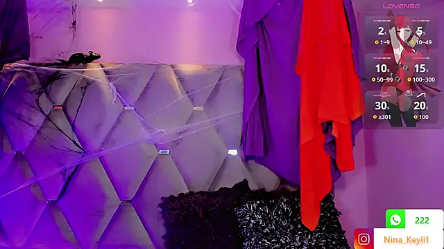 Snapshot of Nina_Keyli chatting on 10/21/25, 07:25 Nina Keyli online show from 10/21/25, 07:25