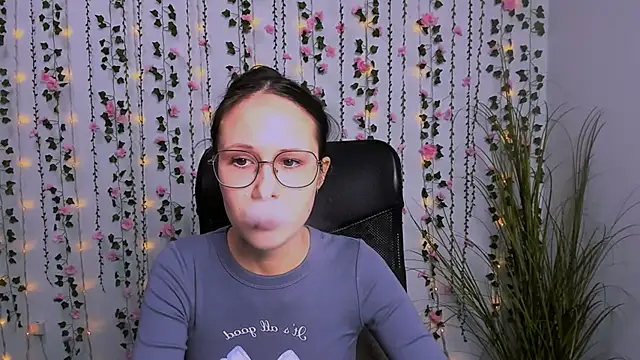 mona cloud online show from 03/21/25, 09:45