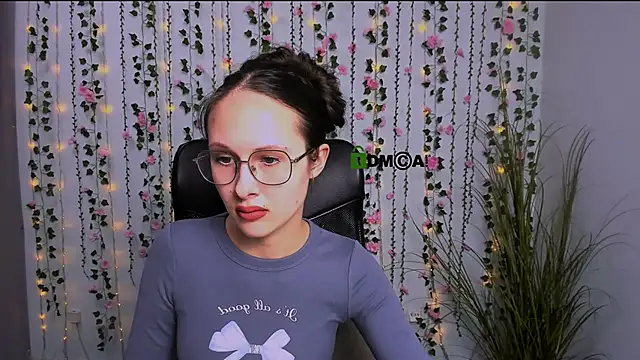 mona cloud online show from 03/21/25, 03:57