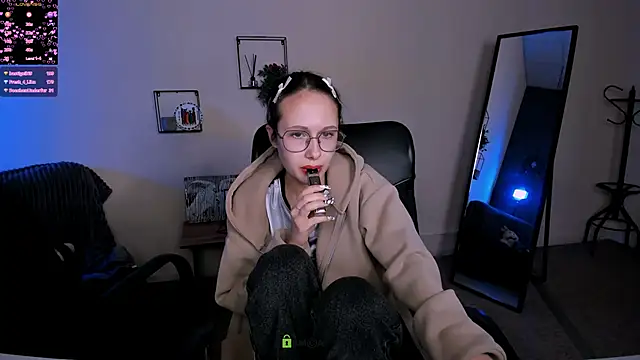 mona cloud online show from 09/14/25, 10:42