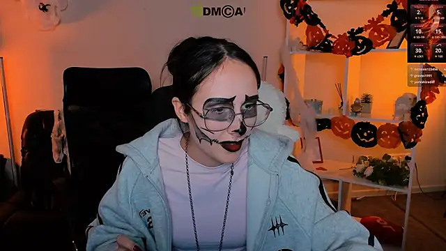 mona cloud online show from 10/25/25, 01:13