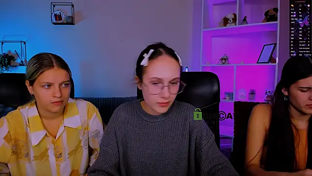 mona cloud online show from 11/18/25, 08:46