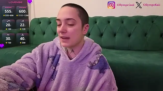 Snapshot of OllympeKaii chatting on 12/17/25, 04:13 OllympeKaii online show from 12/17/25, 04:13