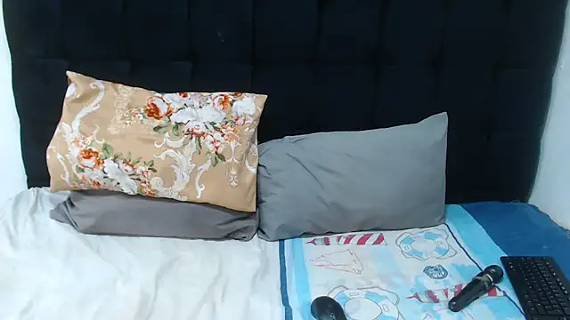 Snapshot of TaurusClitCake chatting on 10/13/25, 04:51 TaurusClitCake online show from 10/13/25, 04:51