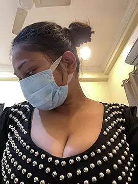 divya arora22 online show from 03/05/25, 08:00