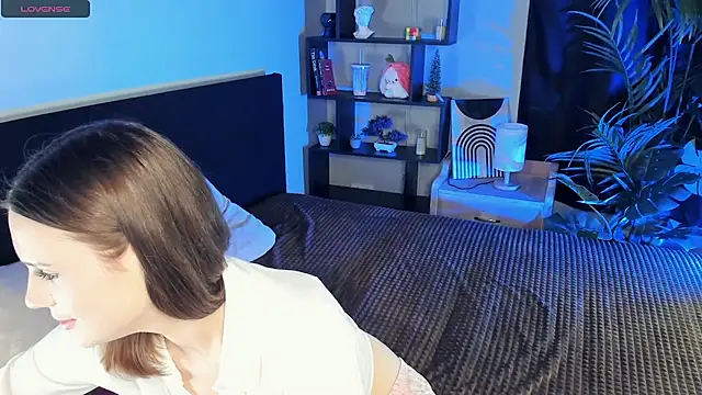 LisaBaillea online show from 03/12/25, 08:52