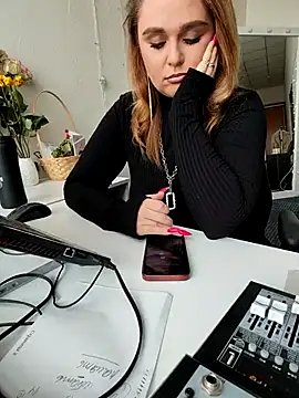 Juicy PeachLux online show from 03/12/25, 10:37