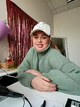 Juicy PeachLux online show from 10/15/25, 09:42