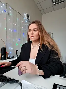 Juicy PeachLux online show from 04/18/26, 07:45
