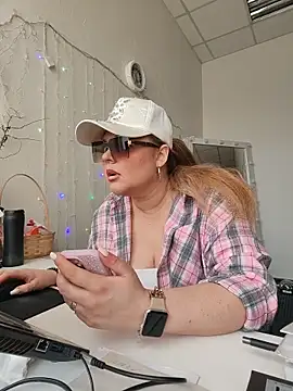 Juicy PeachLux online show from 05/13/26, 05:49