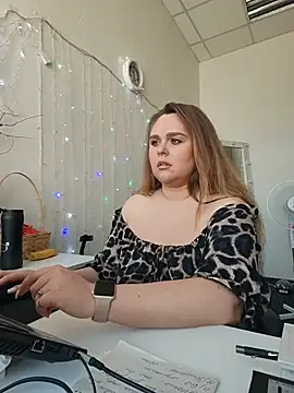 Juicy PeachLux online show from 05/16/26, 08:44