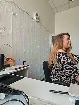 Juicy PeachLux online show from 05/24/26, 08:08