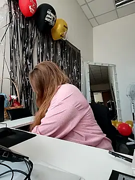 Juicy PeachLux online show from 06/04/26, 08:42