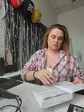 Juicy PeachLux online show from 06/05/26, 05:36