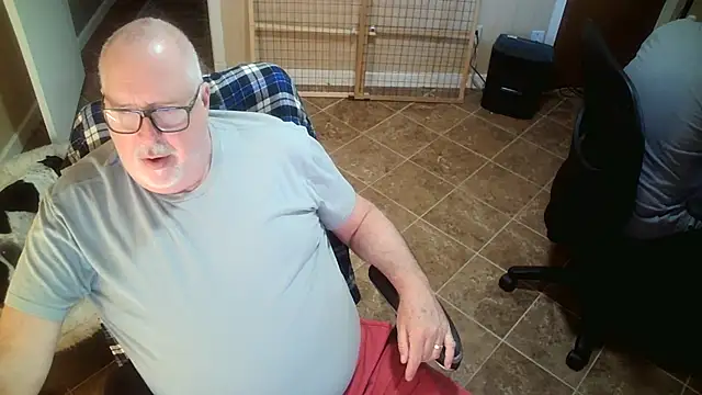 Snapshot of superbearboss chatting on 10/14/25, 04:30 superbearboss online show from 10/14/25, 04:30
