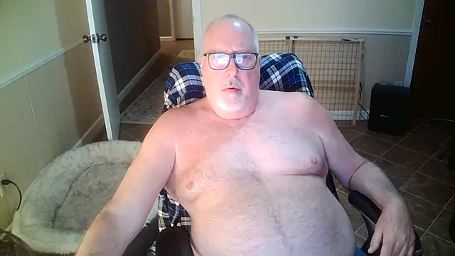 Snapshot of superbearboss chatting on 10/21/25, 02:34 superbearboss online show from 10/21/25, 02:34