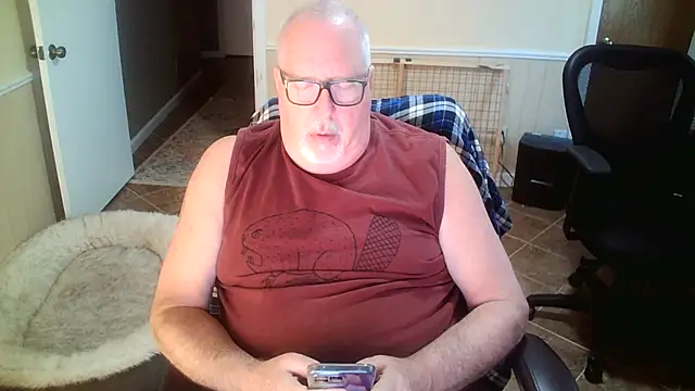 Snapshot of superbearboss chatting on 10/22/25, 02:28 superbearboss online show from 10/22/25, 02:28