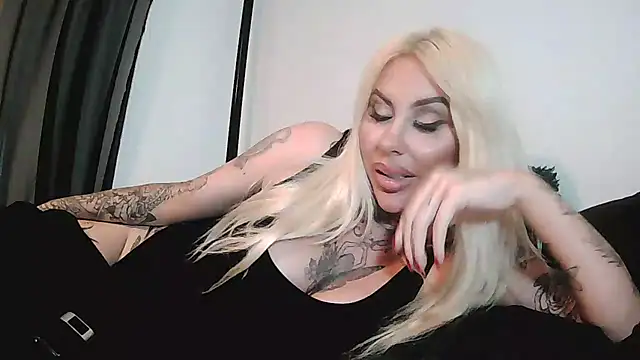 Chloe-Savage online show from 03/19/25, 12:04