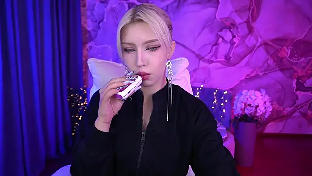 SelenaIris online show from 10/03/25, 06:21