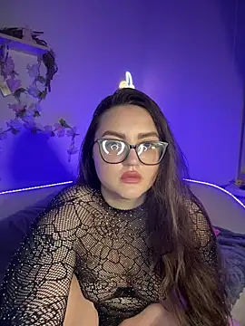 Snapshot of MiraLuccian chatting on 10/09/25, 08:40 MiraLuccian online show from 10/09/25, 08:40