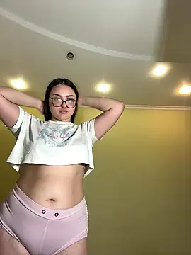 Snapshot of MiraLuccian chatting on 10/12/25, 08:08 MiraLuccian online show from 10/12/25, 08:08