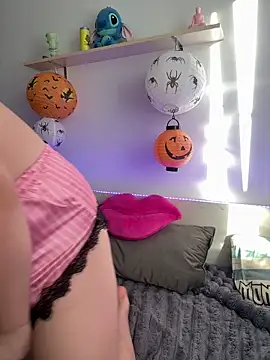 Snapshot of MiraLuccian chatting on 10/15/25, 02:06 MiraLuccian online show from 10/15/25, 02:06