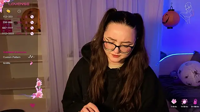 Snapshot of MiraLuccian chatting on 10/22/25, 06:29 MiraLuccian online show from 10/22/25, 06:29