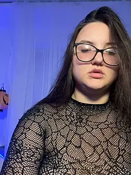 Snapshot of MiraLuccian chatting on 10/24/25, 07:43 MiraLuccian online show from 10/24/25, 07:43