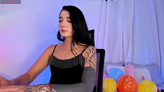 Snapshot of Hi_Soyfer chatting on 11/15/25, 03:52 Hi Soyfer online show from 11/15/25, 03:52