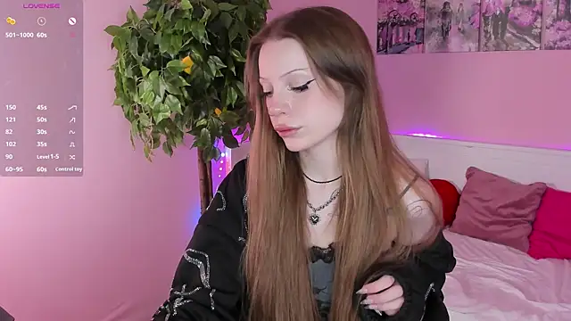 Heydoraa  online show from 10/10/25, 11:20