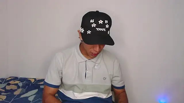 Monkey uchiha777 online show from 11/18/25, 08:24